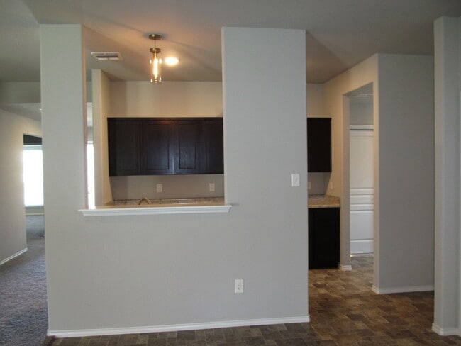 Building Photo - 3 BEDROOM, CONVENIENT TO SCOTT & WHITE