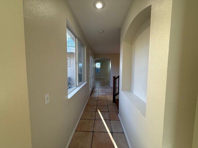 Building Photo - 5 bedrooms located in Redbridge Gated Community!