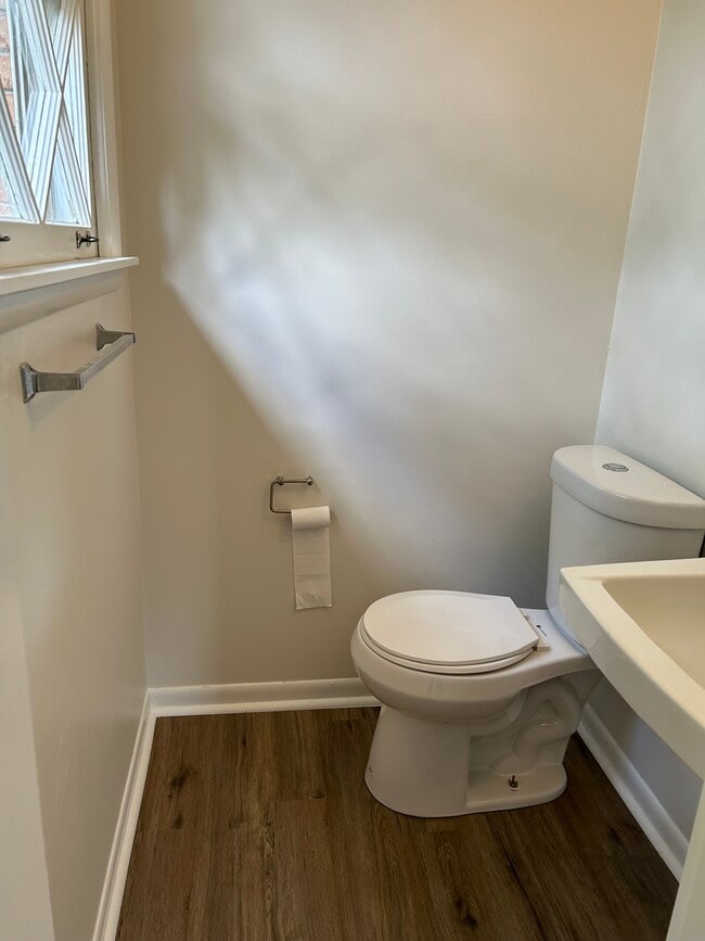 Half bath - 229 Riverside Dr