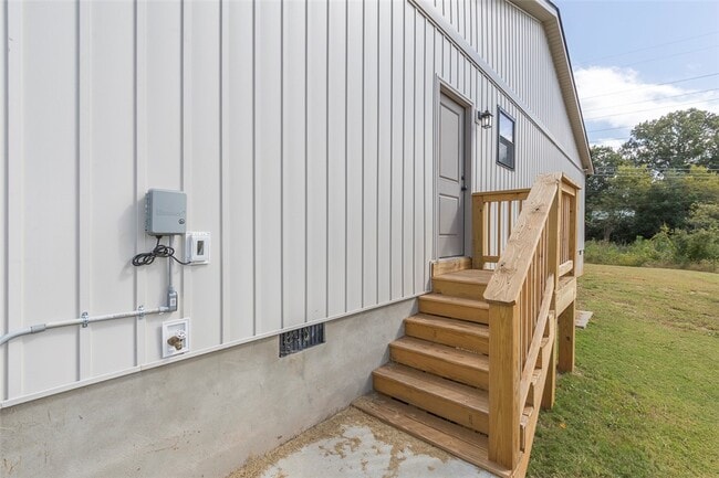 Building Photo - 413 W 2nd Ave