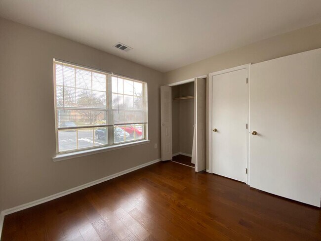 Building Photo - 94 Quince Ct