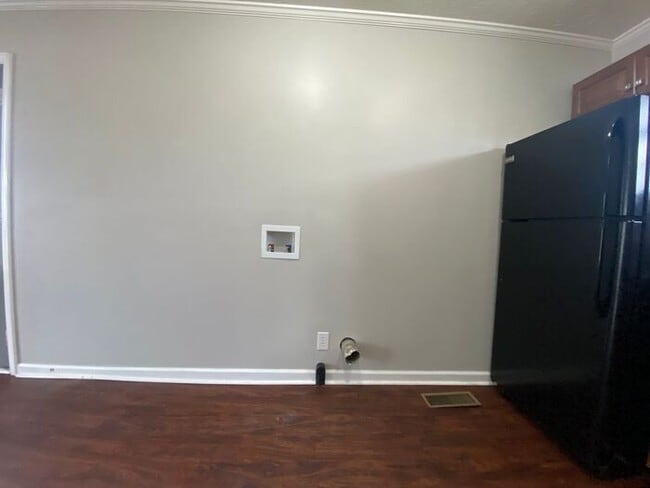 Building Photo - Cute Renovated 2 Bedroom Duplex in East Nashville!