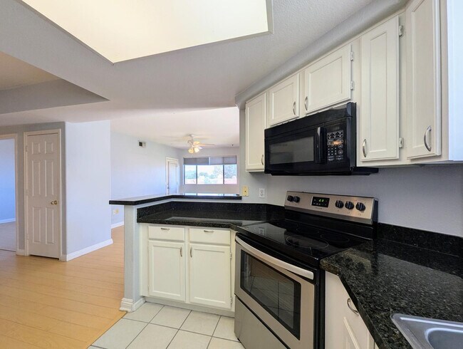 Building Photo - 4925 E Desert Cove Ave