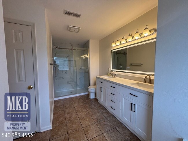 Building Photo - 6423 Westshire Ct