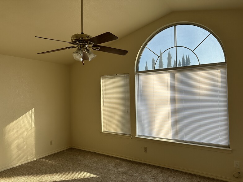 Building Photo - 1003 Kate Linde Cir