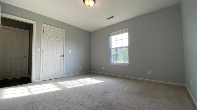 Building Photo - 2 Bedroom, 2 Bathroom Duplex, Close to Ft ...