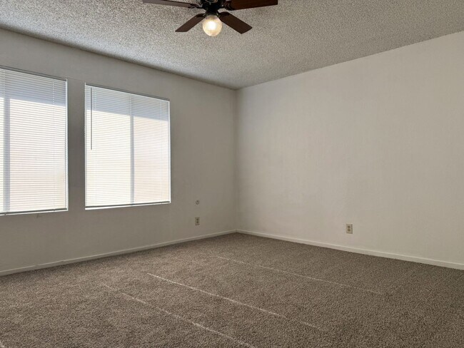 Building Photo - 1445/1447 Madison Ct.