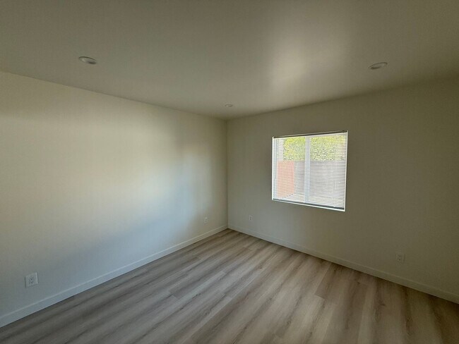 Building Photo - 7725 Owensmouth Ave
