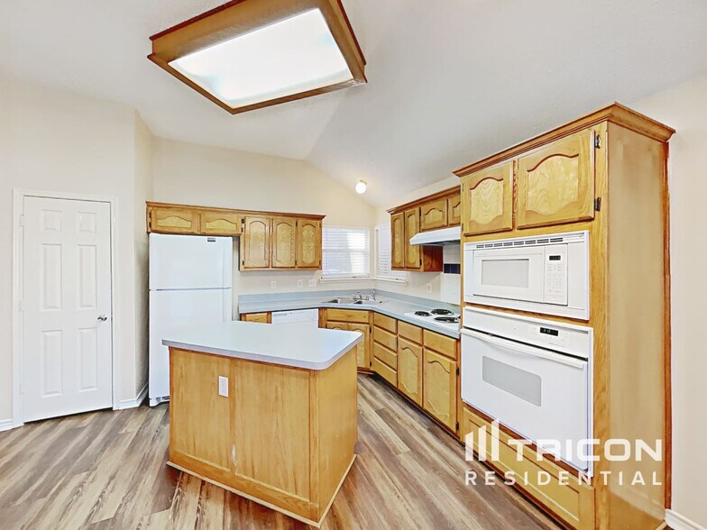 Building Photo - 1558 Aberdeen Dr