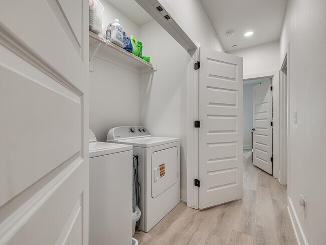 Building Photo - 1676 N Leverett Ave