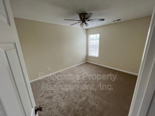 Building Photo - 6869 Century Oaks Dr