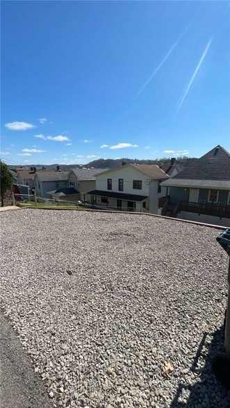 Building Photo - 424 W 7th Ave