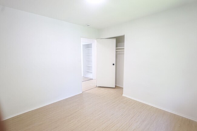 Building Photo - 16805 Fairfax Ave