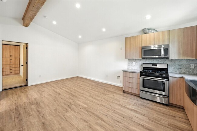 Building Photo - 8846 Laramie Ave