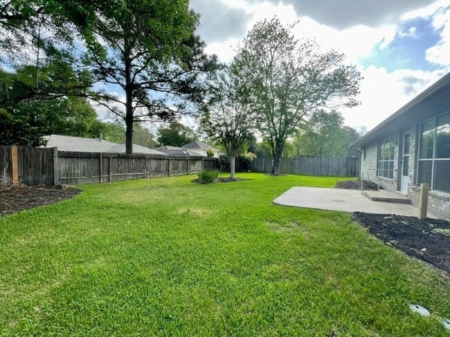 Building Photo - 2607 Old Oak Ln