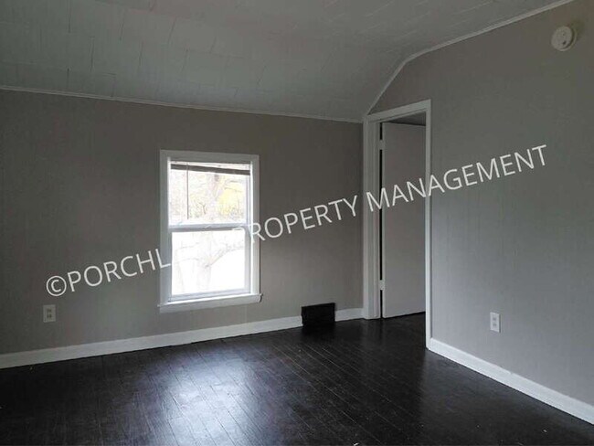 Building Photo - 319 E Forest Ave