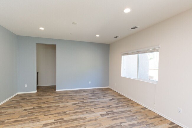 Building Photo - 4 Bed, 3 Bath - Fallbrook Single Family Home