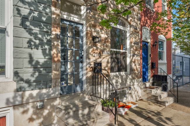 Building Photo - 210 S Bouldin St