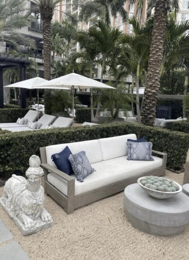 Building Photo - 3636 Whitehall Dr