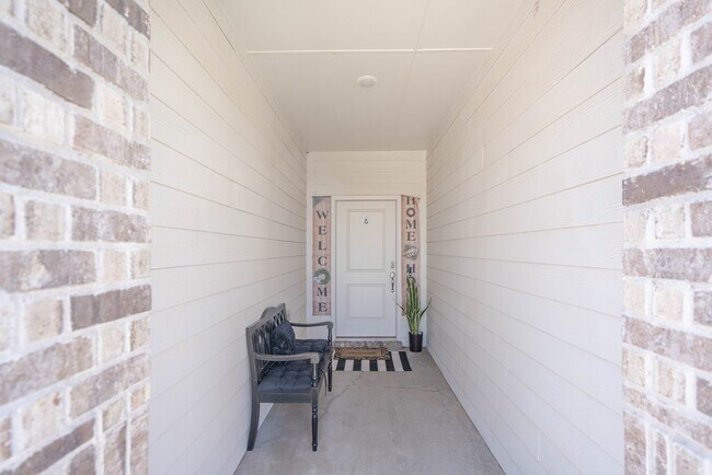 Building Photo - 7608 Orange Blossom Rd