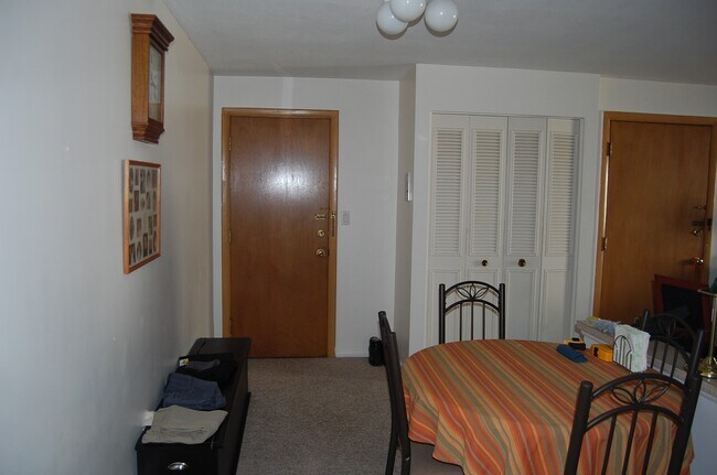 Building Photo - 1078 Fellsway