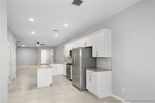 Building Photo - 10214 SW Captiva Dr