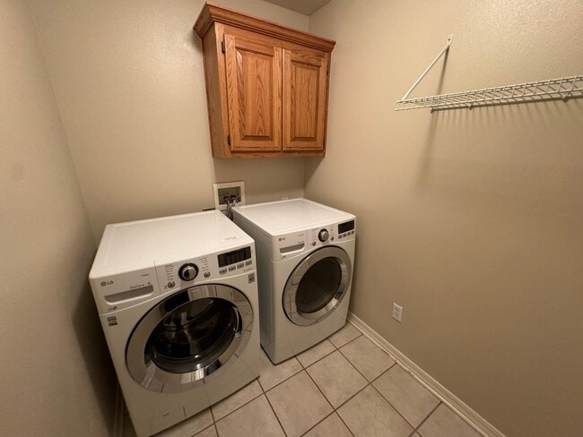 Building Photo - Gorgeous 3-Bedroom Home with Spacious Yard