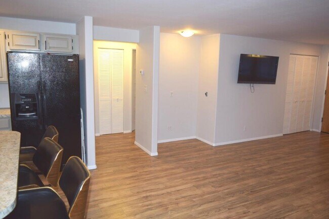 kitchen/living room - 720 Dogwood St