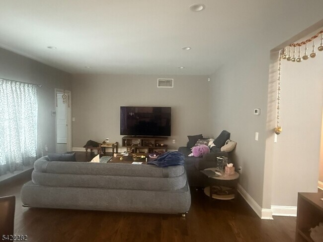 Building Photo - 227 E McClellan Ave