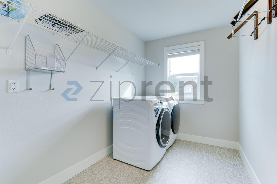 Building Photo - Unit