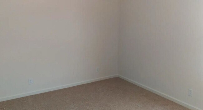Building Photo - 2111 Rutherford Dr