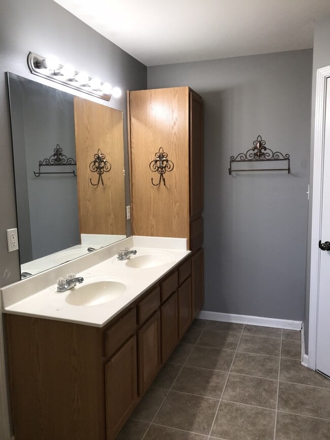 Building Photo - 3 Bedroom House in Denham Springs