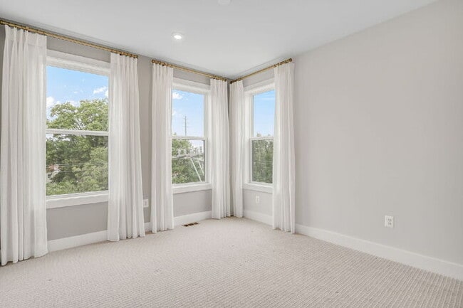 Building Photo - Spacious 3 Bedroom Condo Near VCU & VUU –  Most Utilities Included – $3,200/mo