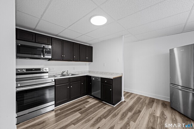 Building Photo - 156 Garfield Ave