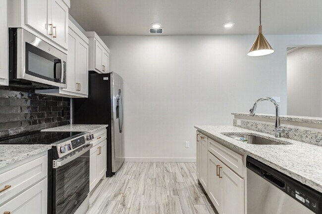 Building Photo - Brand new townhomes in Frenship East!