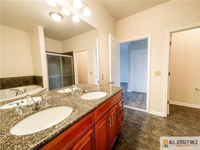 Building Photo - 105 Regency Pl