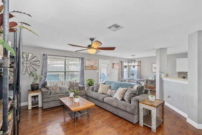 Building Photo - 208 Rock Hound Ln