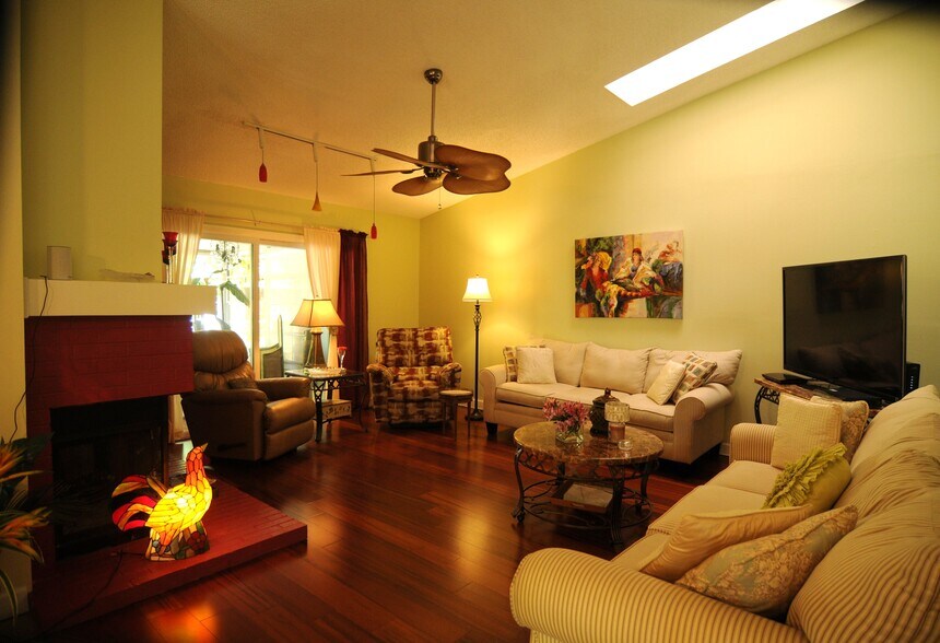 Living Room - 1343 Kittery Ct