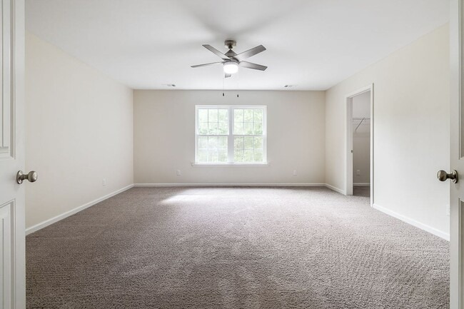 Building Photo - Spacious Custom 8 Bed 4.5 Bath Home on Lar...