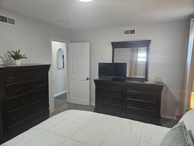 Building Photo - 2213 Wharton Ave