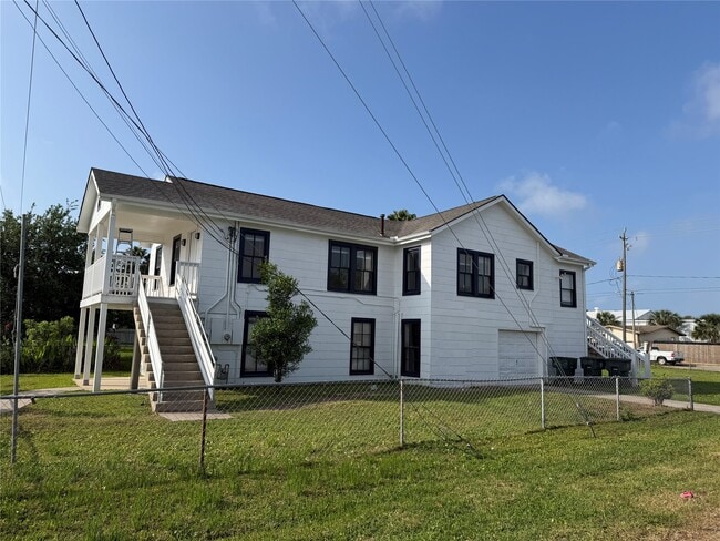 Building Photo - 2303 Victory Ave