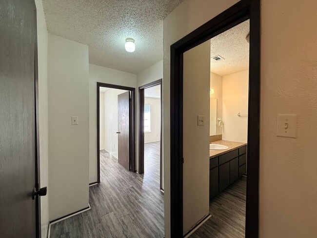 Building Photo - SECTION 8/HUD ACCEPTED - AVAILABLE NOW!