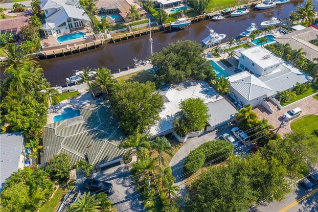 Building Photo - 2680 NE 24th St