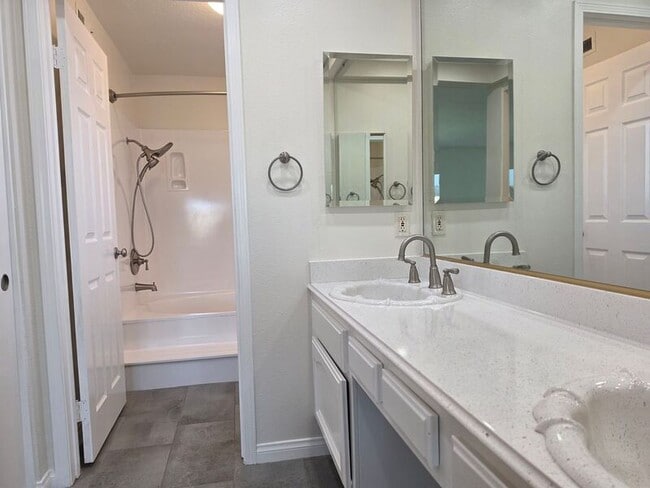 Building Photo - 27875 Avenida Armijo