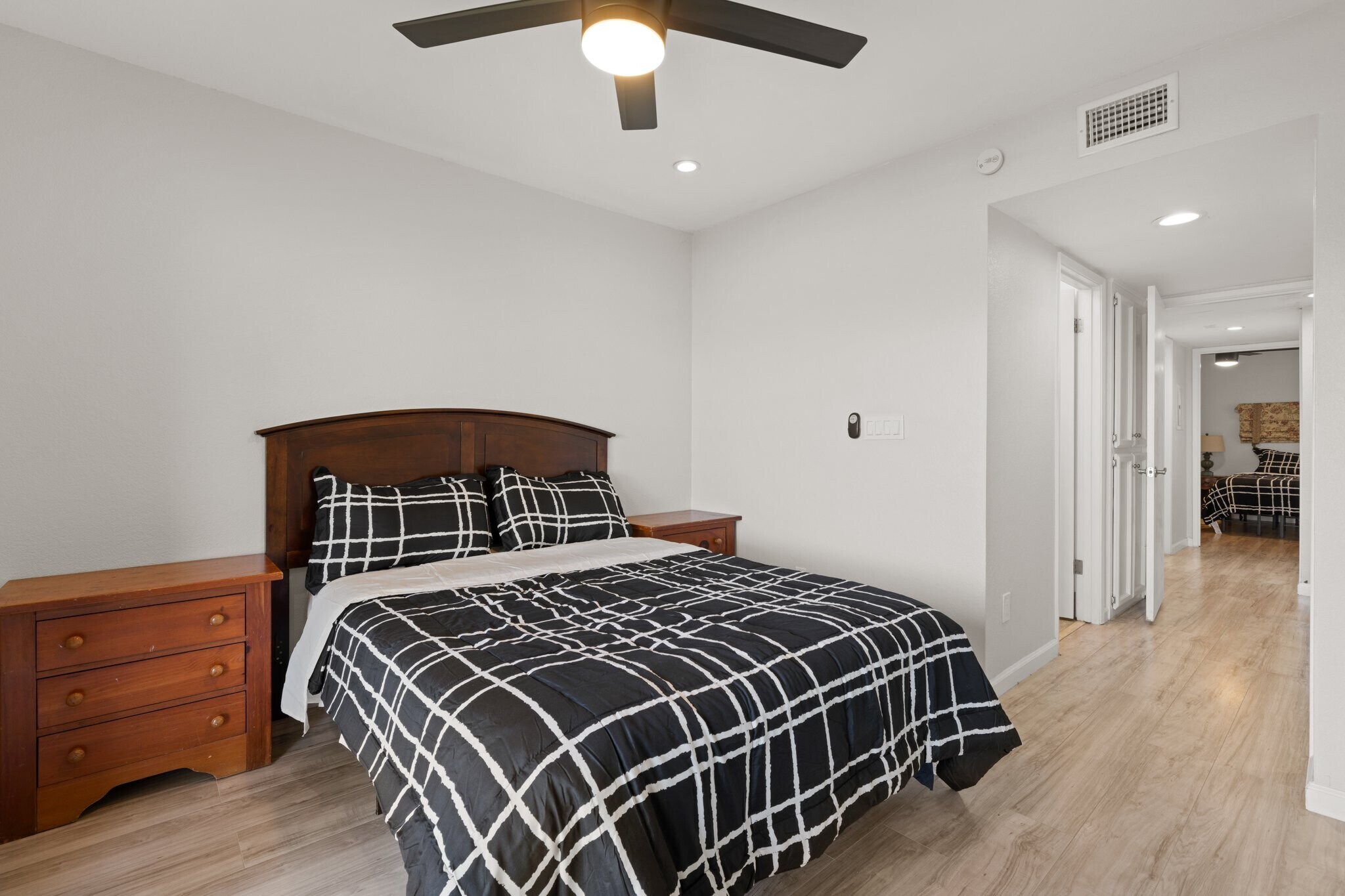 Building Photo - 14500 Palmas Dr