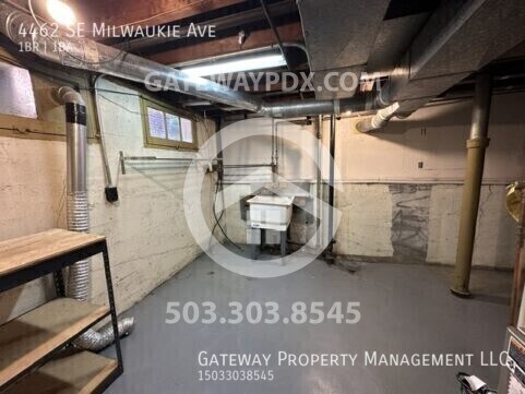 Building Photo - 4462 SE Milwaukie Ave