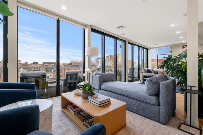 Building Photo - 7 E Springfield St