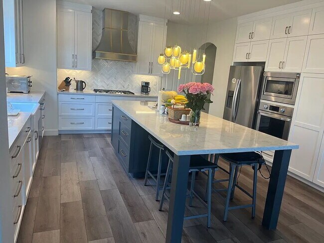 Building Photo - NO MIN CREDIT SCORE REQUIRED, BK OKAY, PAST EVICTION OKAY!, BACKGROUND FRIENDLY. Apply at "The Re...