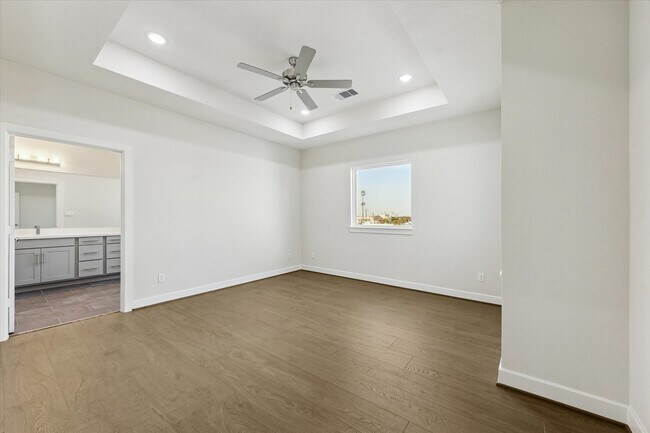 Building Photo - 412 N Stiles St