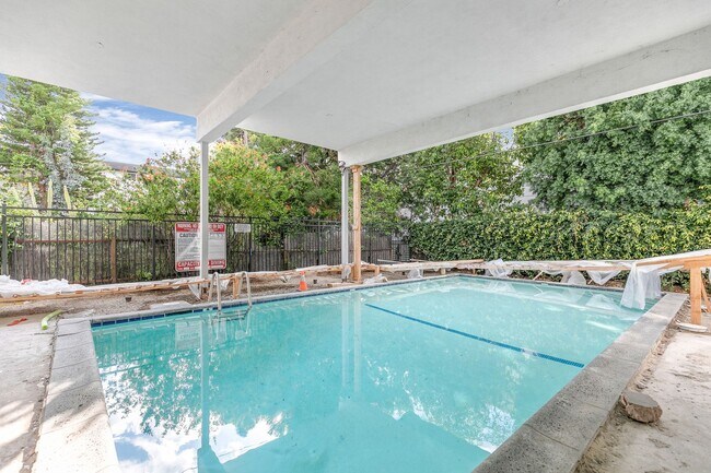 Building Photo - 121 Croft Ave